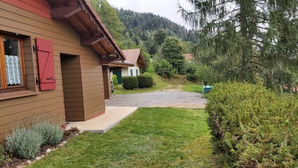 chalet de face vue vers la droite